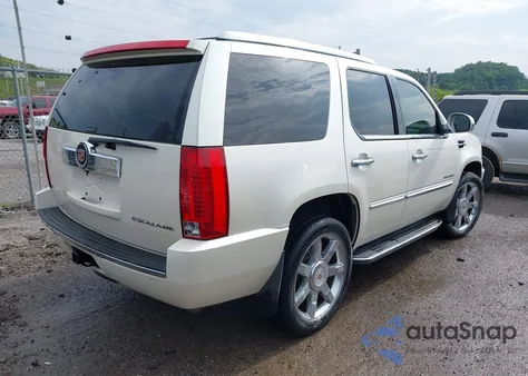 2013 Cadillac Escalade Luxury z USA, uszkodzony, nr VIN 1GYS4BEF1DR118415
